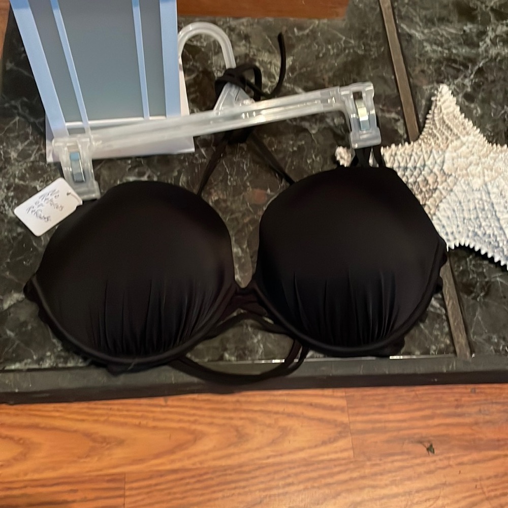 Beautiful Black swim top. Sexy back straps. VS..😇 padded push up ❤️‍🔥